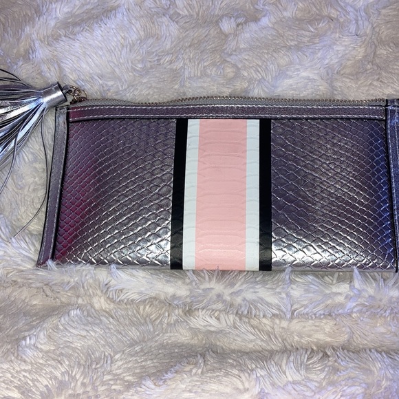 Victoria’s Secret wallet - Picture 2 of 4